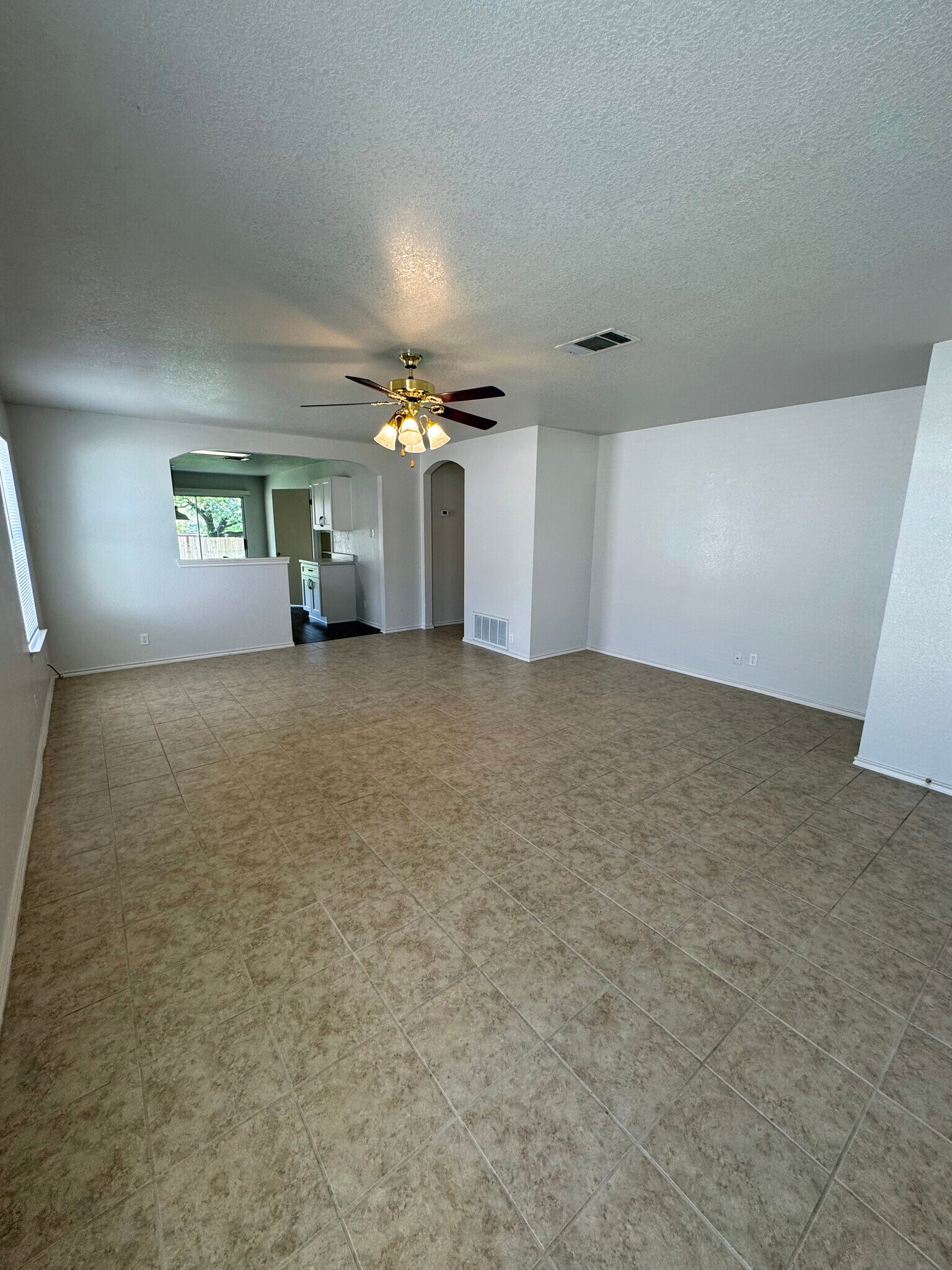 Building Photo - 1404 Carriage Hills Trl