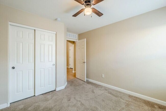 Building Photo - Bright & Airy 4-Bedroom in Willow Ridge Co...