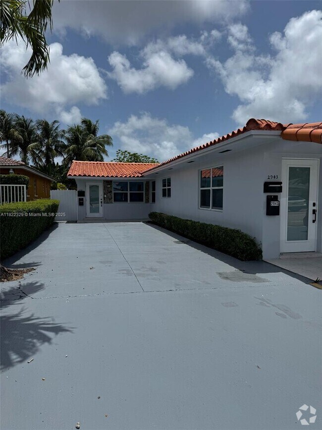 Building Photo - 2941 SW 36th Ave