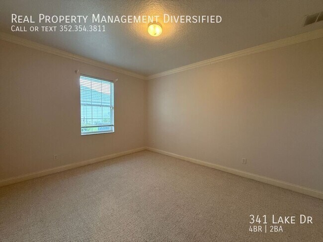 Building Photo - 341 Lake Dr