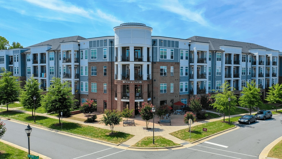 Primary Photo - Holly Crest Apartments