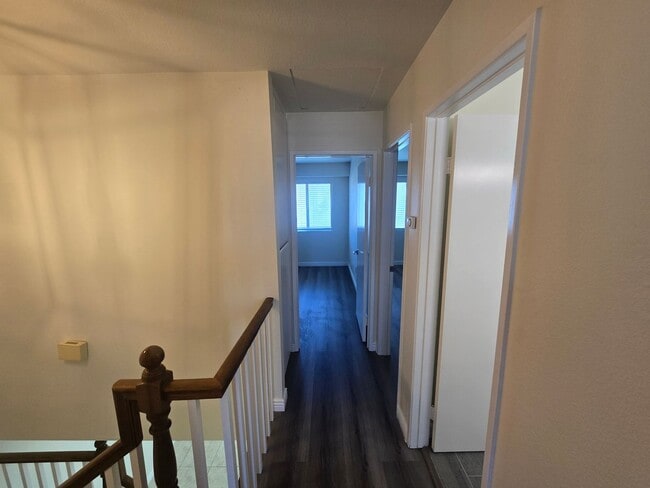 Building Photo - Beautifully renovated 3 Bed, 2 Bath condo!