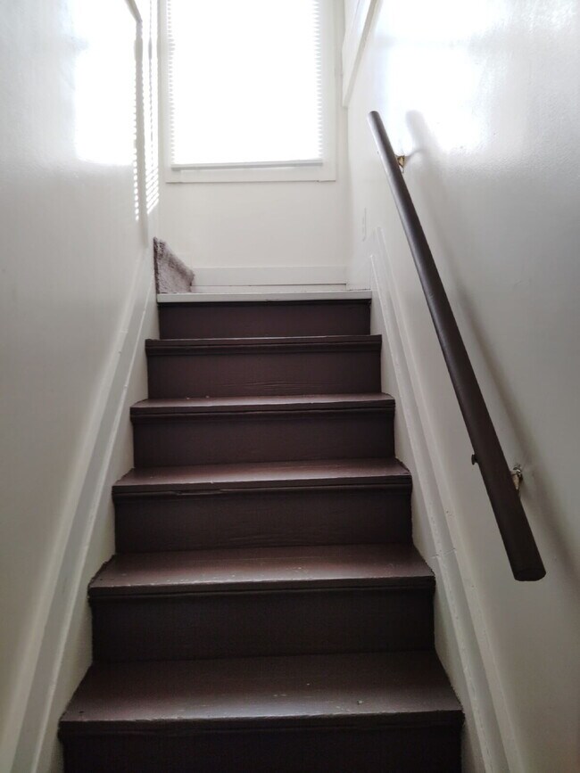 Building Photo - 814 S 37th St