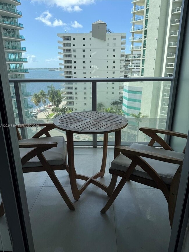 Building Photo - 1300 Brickell Bay Dr