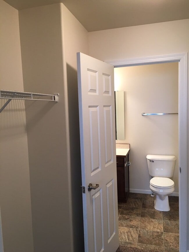 Building Photo - 3 Bed 3 Bath Twin Home