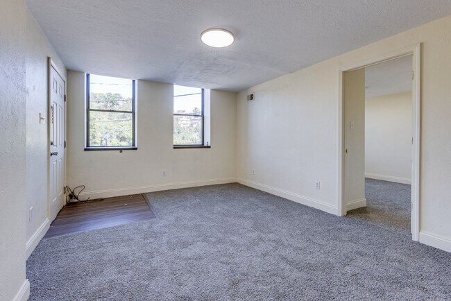 Building Photo - 182 W Warrington Ave