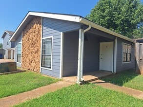 Building Photo - 829 N Burdick St