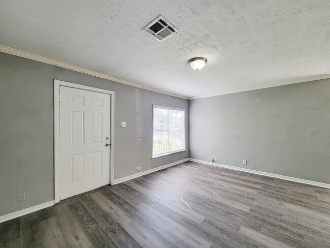 Building Photo - 2330 Cedar Dr