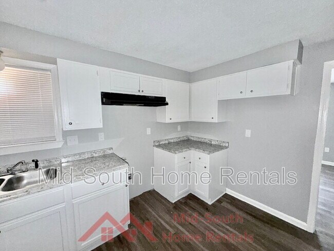 Building Photo - 1733 Gowan Dr