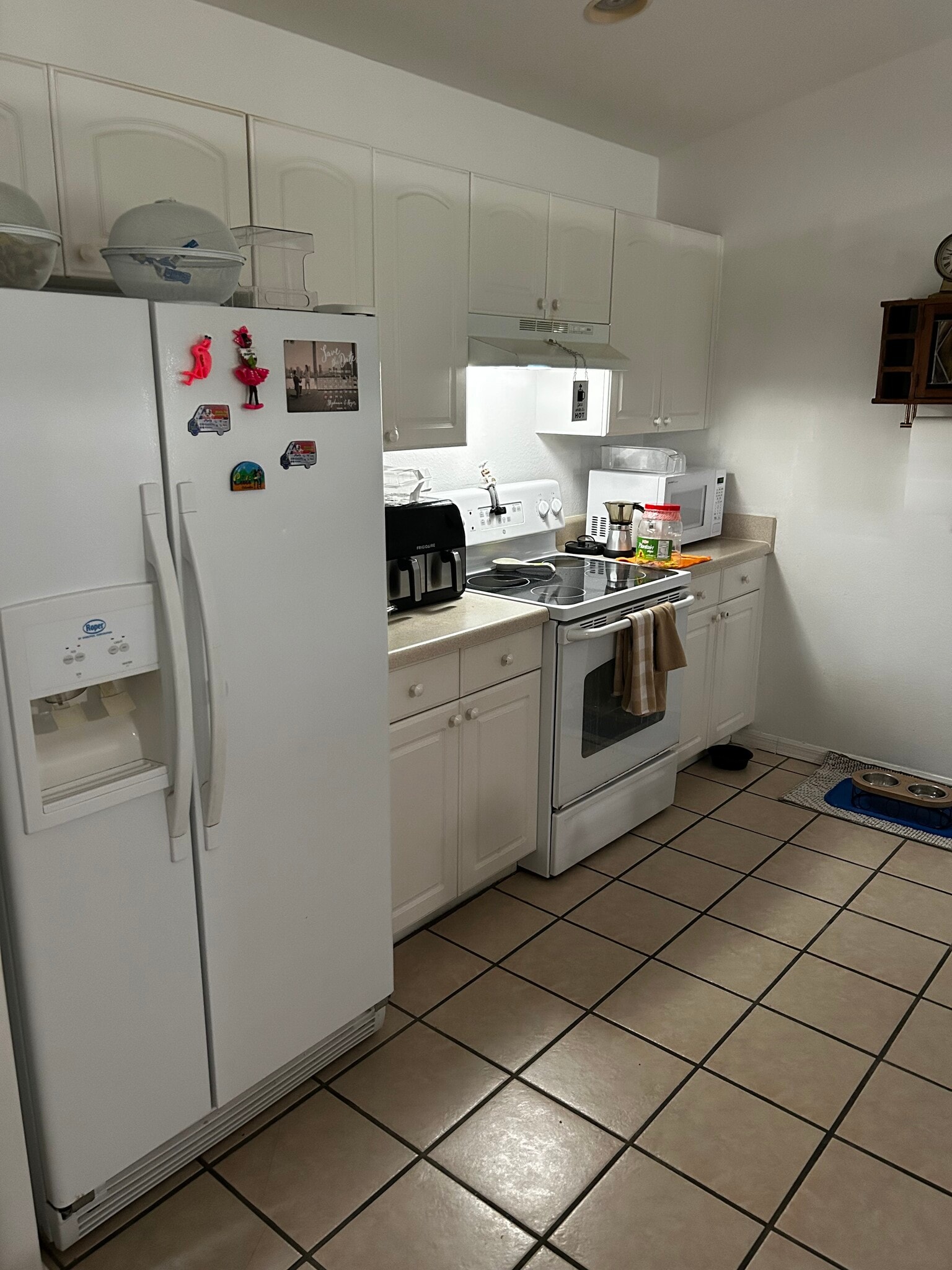 unit has brand new silver fridge 9-1-25 & Black stove - 209 SE 24th Ave