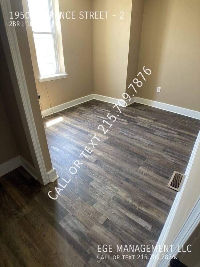 Building Photo - 1950 Clarence St