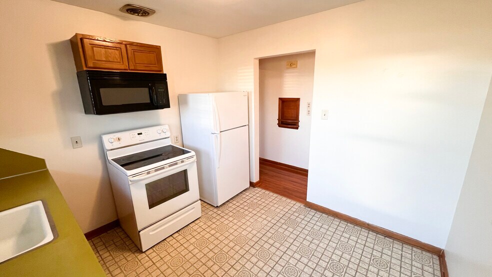 Kitchen - 611 Cherry St