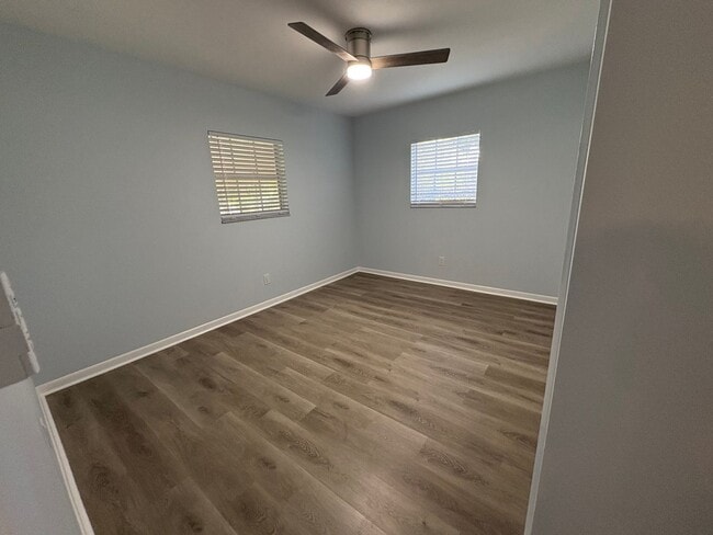 Building Photo - 2510 Lake Ellen Dr