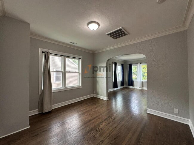 Building Photo - 2123 Davis Ave