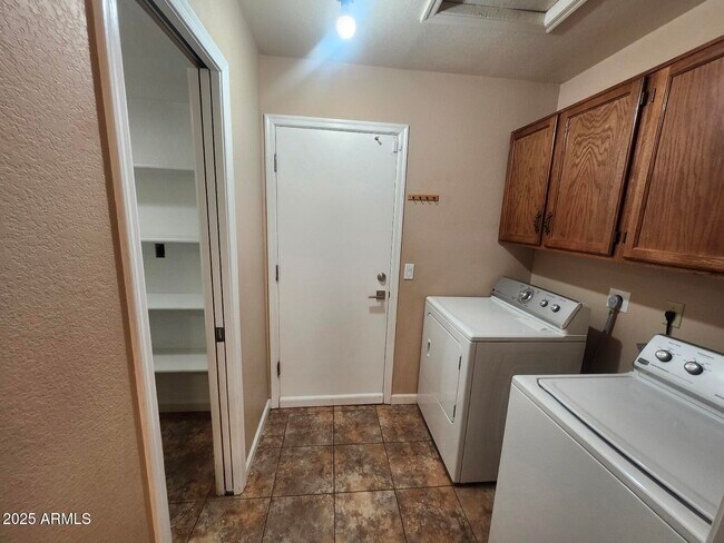 Building Photo - 8903 W El Caminito Dr