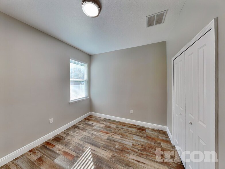 Building Photo - 3321 Buttonwood Ave