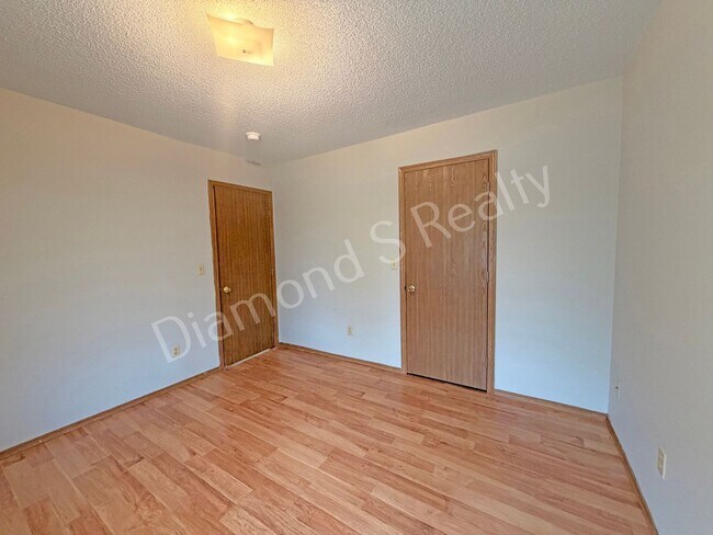 Building Photo - 1499 W Rainey St