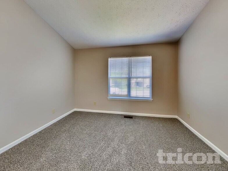 Building Photo - 1022 Pine Mountain Way