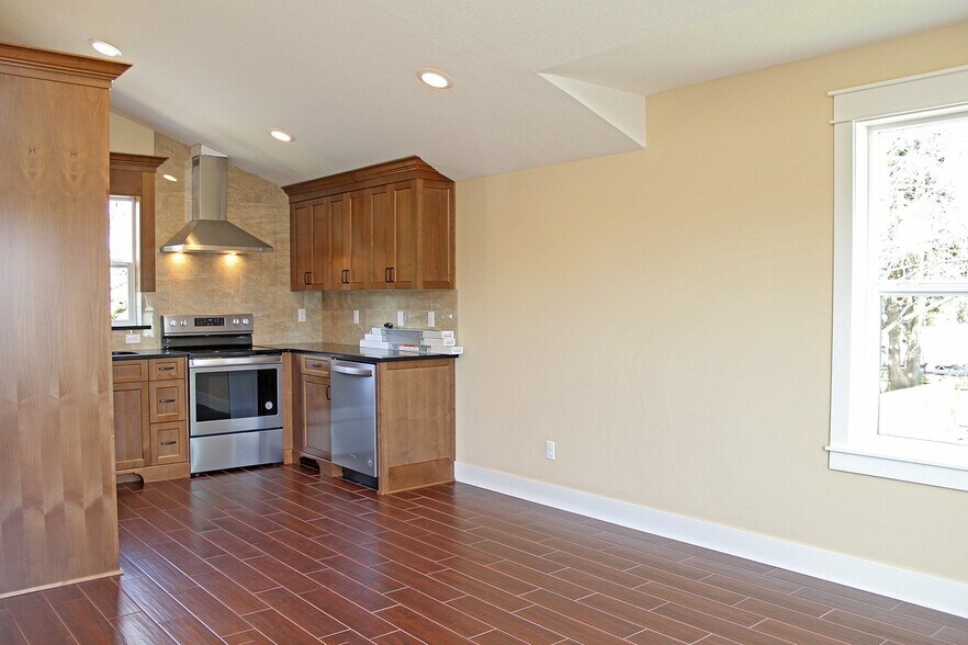 Building Photo - 3639 SE 73rd Ave