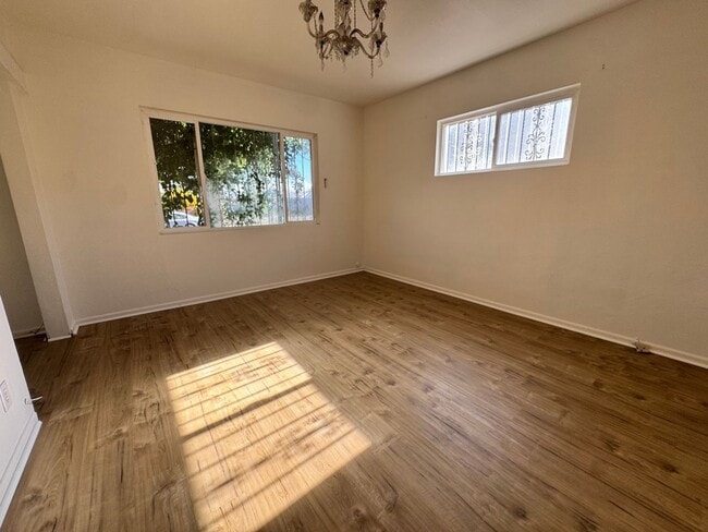 Building Photo - Lovely 3 bedroom 2 bath home. Must see