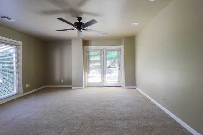 Building Photo - 1 Bed | 1.5 Bath Near Downtown Tulsa!
