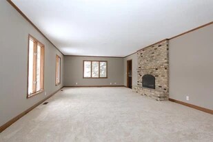 Building Photo - 7217 Glouchester Dr