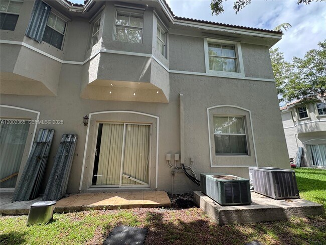 Building Photo - 1652 SE 28th St