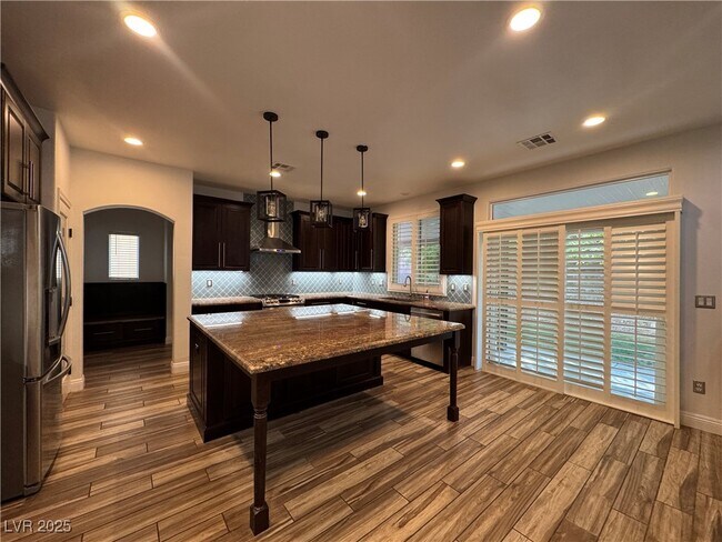 Building Photo - 9501 Ironsend St