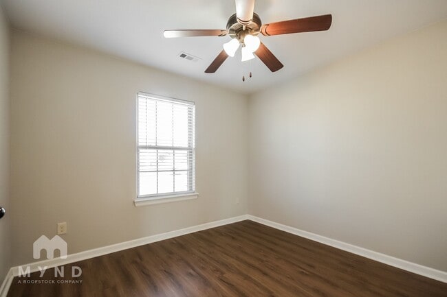 Building Photo - 430 Capri St