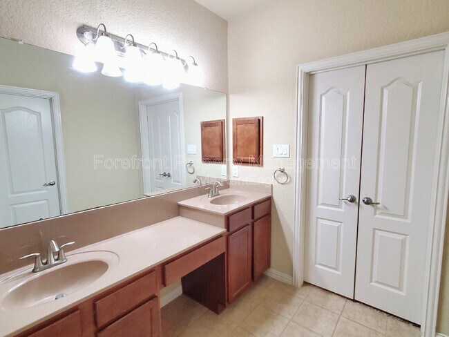 Building Photo - 11927 Jasmine Way