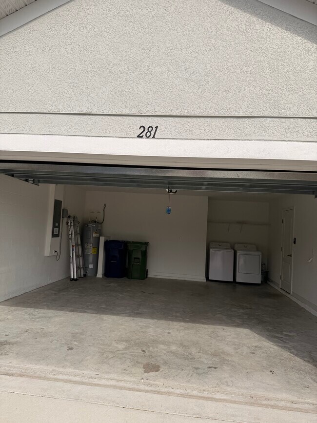 Building Photo - 281 Arbuthnot St