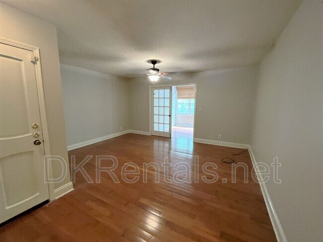 Building Photo - 82 Montre Square NW