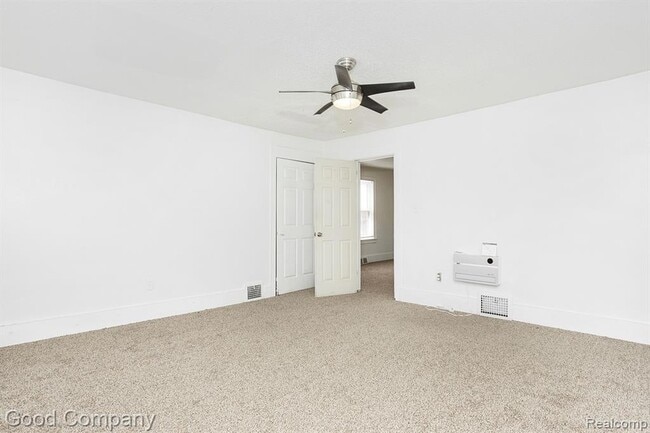 Building Photo - 12123 Santa Rosa Dr