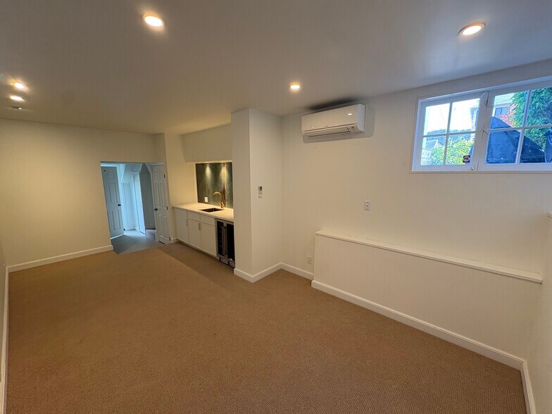 Building Photo - 1703 Funston Ave