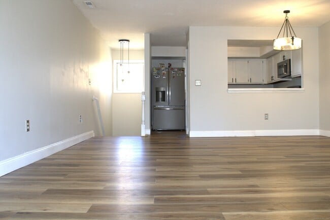 Building Photo - 607 Spring Meadow Rd