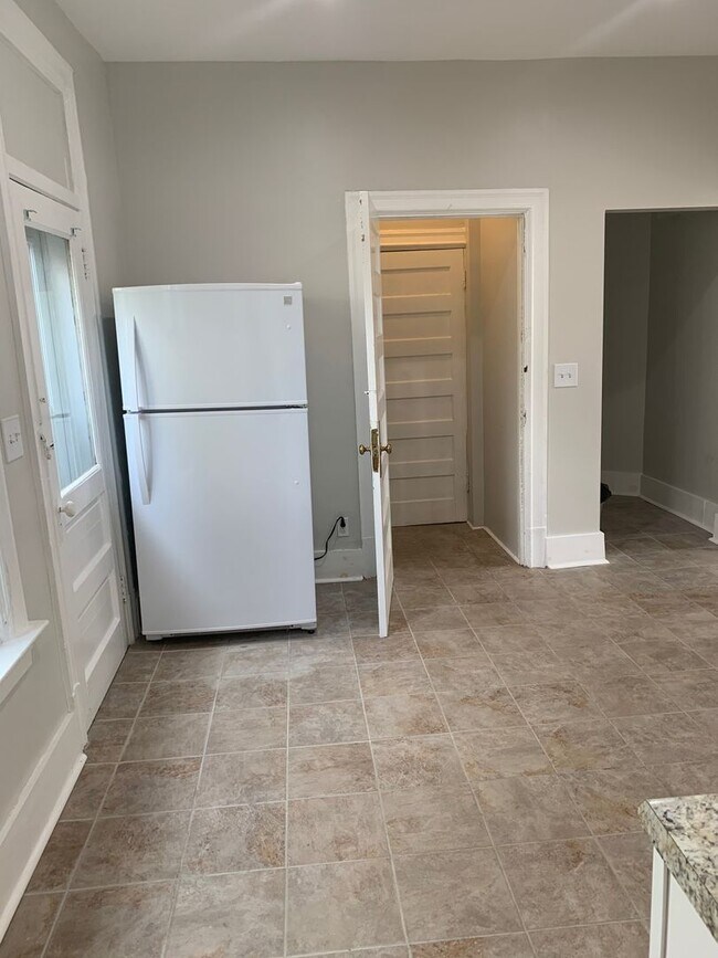 Building Photo - 701 Taylor Ave