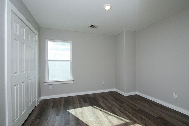 Building Photo - 5709 Breland St