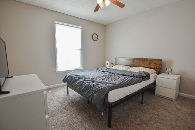 Building Photo - Pet Friendly Three Bedroom!