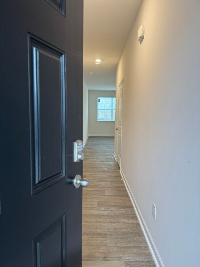 Building Photo - Brand New 4BR 2.5BA Townhome