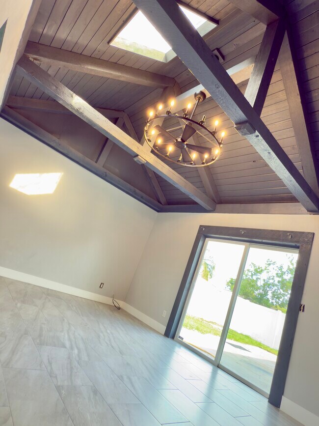 Building Photo - 409 Evergreen Dr
