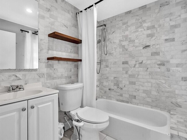 Building Photo - 20120 NE 25th Ct