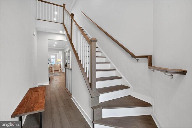 Building Photo - 701 Cascade Way