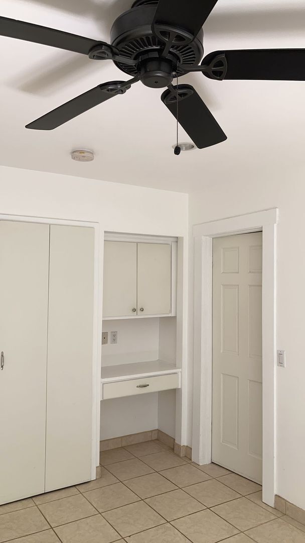 Building Photo - 820