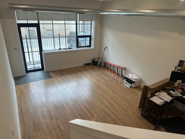 Building Photo - 4405 N Artesian Ave