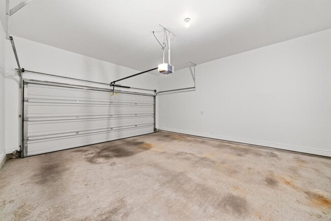 Building Photo - 2743 Sherwin St