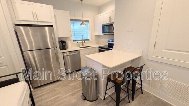 Building Photo - 379 S Clubbs St