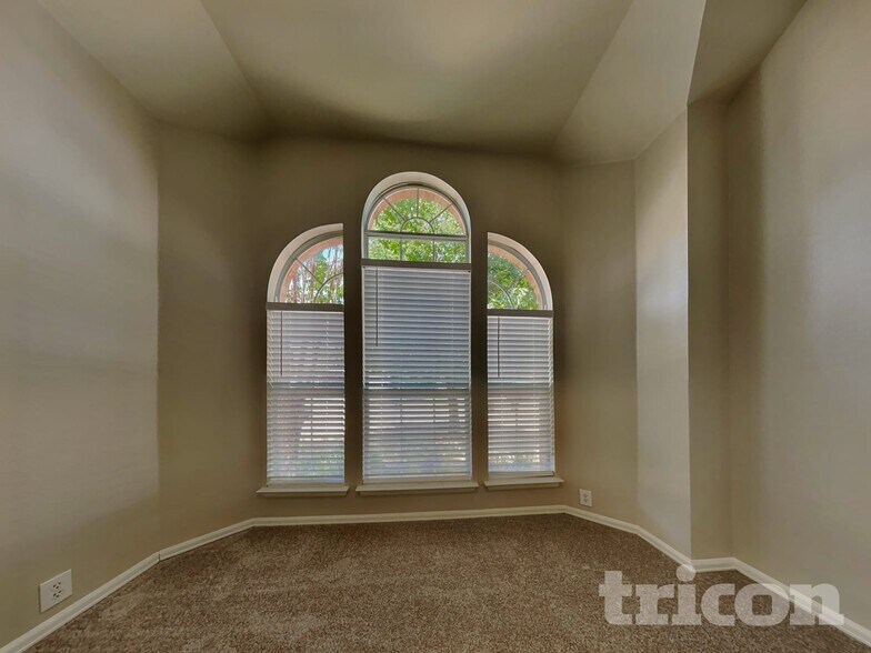 Building Photo - 2748 Cedar Ridge Ln