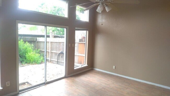 Building Photo - 2429 Miramar Ct