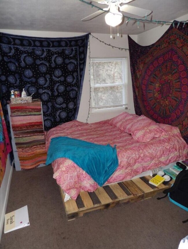 Building Photo - 1918 Jane St