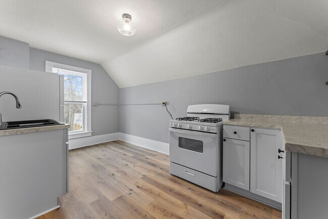 Building Photo - 506 E Parkway Ave